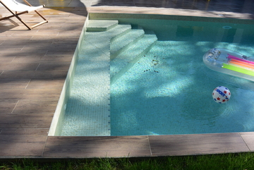  Quel type d'escaliers pour ma piscine extérieur près de Montpellier