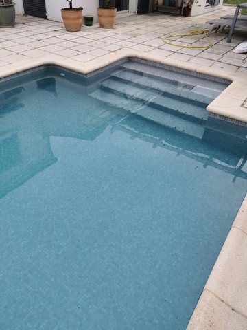  Quel type d'escaliers pour ma piscine extérieur près de Montpellier