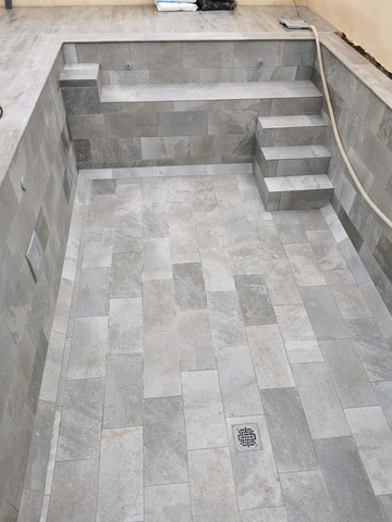 Piscines Verrier: Votre Expert en Réfection et Changement de Carrelage de Piscine à Lattes et ses Environs