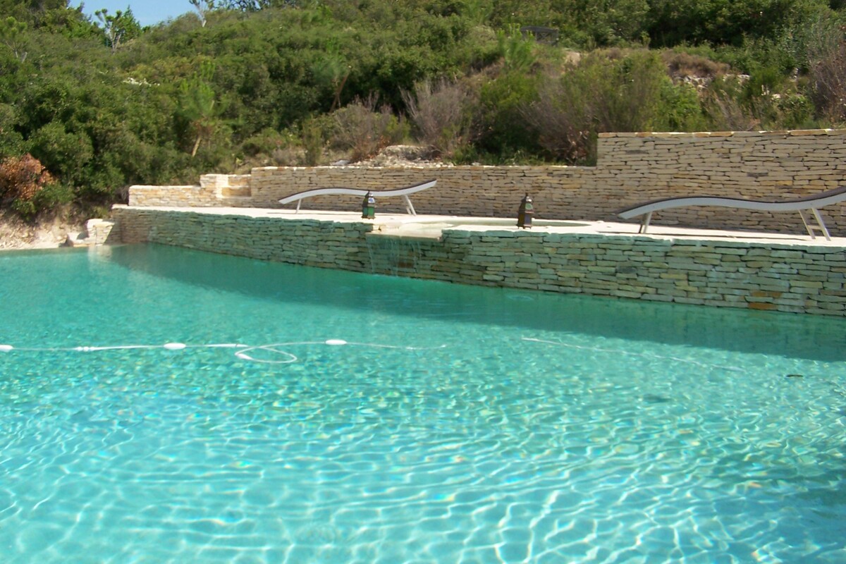 Création d'Enrochement et Piscine sur Mesure  près de Montpellier 